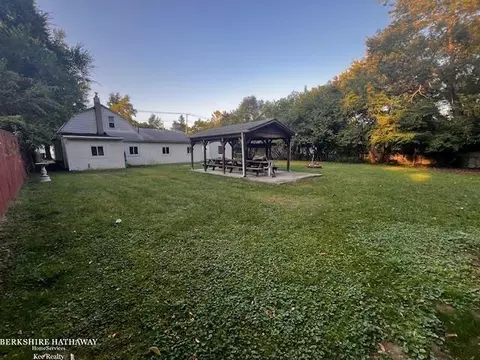 Exterior - 394 E South Blvd, Troy, MI 48085 photo 4 of 9