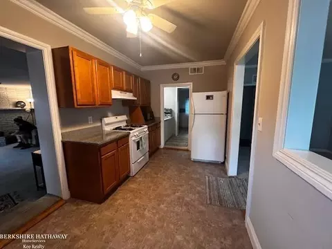 Kitchen - 394 E South Blvd, Troy, MI 48085 photo 2 of 4