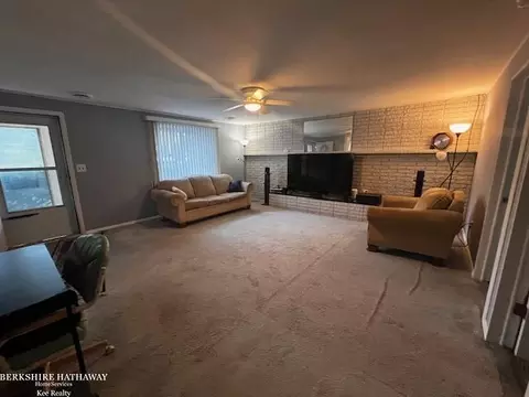 Living - 394 E South Blvd, Troy, MI 48085 photo 2 of 5