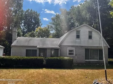 Exterior - 394 E South Blvd, Troy, MI 48085 photo 8 of 9