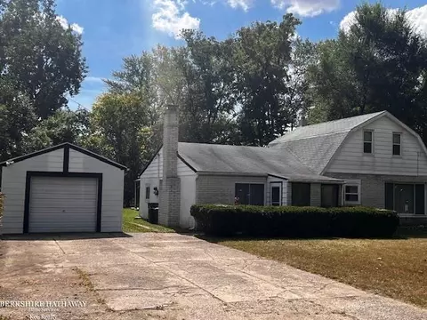 Exterior - 394 E South Blvd, Troy, MI 48085 photo 7 of 9