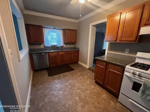 Kitchen - 394 E South Blvd, Troy, MI 48085 photo 1 of 4