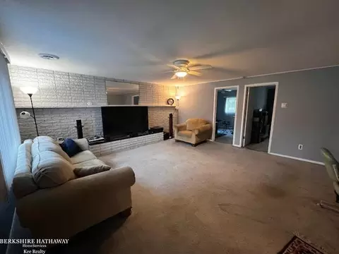 Living - 394 E South Blvd, Troy, MI 48085 photo 1 of 5