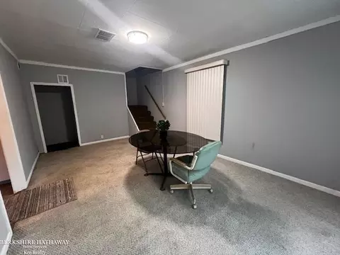 Dining - 394 E South Blvd, Troy, MI 48085 photo 2 of 2