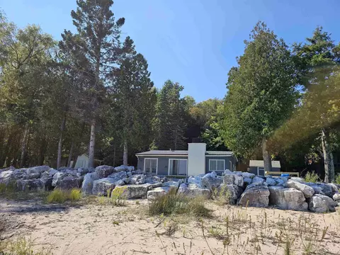 3070 S Woodland Shrs, Manistique, MI 49854