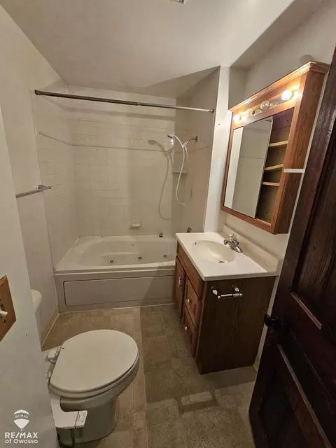 Bath - 725 River, Owosso, MI 48867 photo 3 of 3
