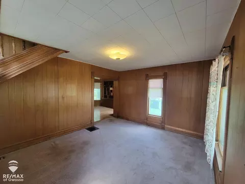 Living - 725 River, Owosso, MI 48867 photo 2 of 5