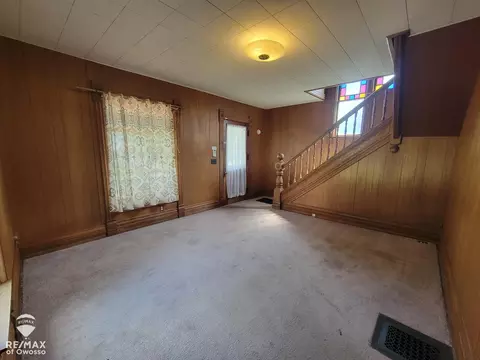 Living - 725 River, Owosso, MI 48867 photo 1 of 5