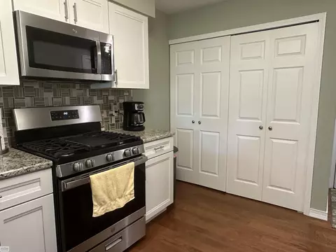Kitchen - 16260 Meadows #64, Macomb, MI 48044 photo 2 of 5