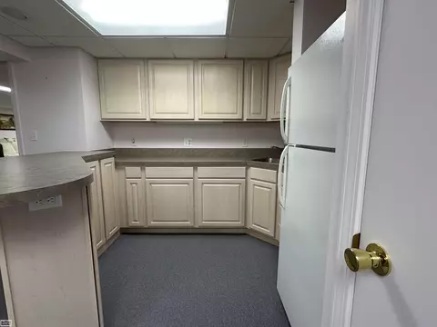 Kitchen - 16260 Meadows #64, Macomb, MI 48044 photo 5 of 5