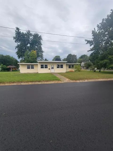 335 N Clinton, Saint Louis, MI 48880