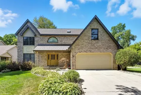 6121 Woodpark, Midland, MI 48640