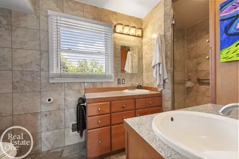 Bath - 538 Scone, Troy, MI 48098 photo 2 of 5