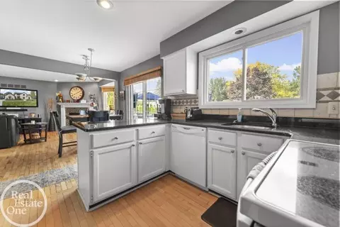 Kitchen - 538 Scone, Troy, MI 48098 photo 1 of 1