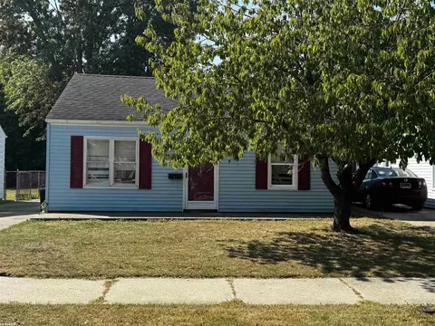 19380 Roscommon, Harper Woods, MI 48225