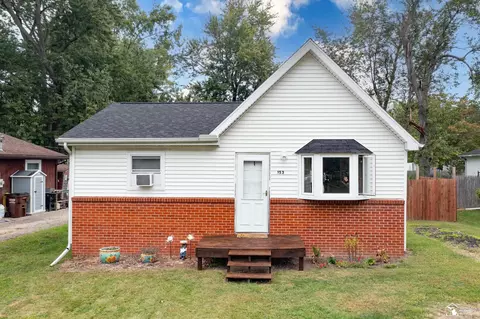 153 E Vesey, Petersburg, MI 49270