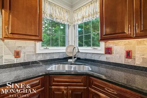 Kitchen - 405 Linkside, Saint Clair, MI 48079 photo 5 of 6