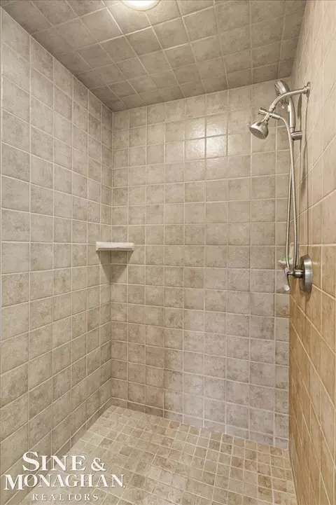 Bath - 405 Linkside, Saint Clair, MI 48079 photo 7 of 11