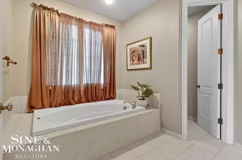 Bath - 405 Linkside, Saint Clair, MI 48079 photo 2 of 11