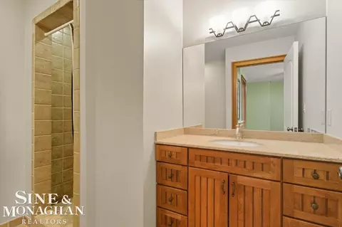 Bath - 405 Linkside, Saint Clair, MI 48079 photo 9 of 11