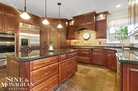 Kitchen - 405 Linkside, Saint Clair, MI 48079 photo 2 of 6