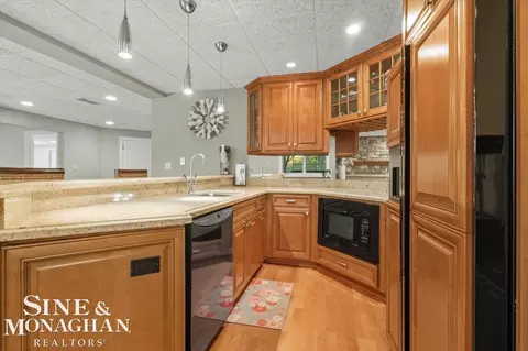 Kitchen - 405 Linkside, Saint Clair, MI 48079 photo 6 of 6