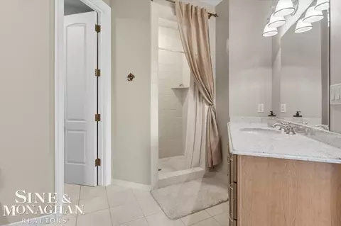 Bath - 405 Linkside, Saint Clair, MI 48079 photo 3 of 11