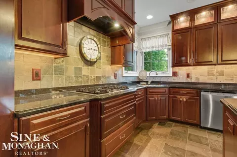 Kitchen - 405 Linkside, Saint Clair, MI 48079 photo 4 of 6