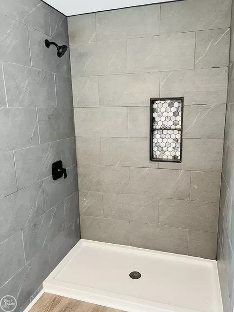 Bath - 766 Wadhams, Saint Clair, MI 48079 photo 2 of 4