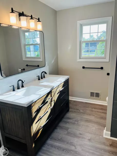 Bath - 766 Wadhams, Saint Clair, MI 48079 photo 1 of 4