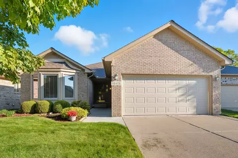 43472 Pointe, Clinton Township, MI 48038