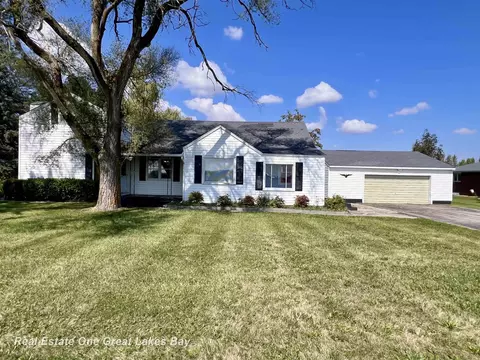 20220 Gratiot, Merrill, MI 48637