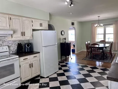 Kitchen - 20220 Gratiot, Merrill, MI 48637 photo 3 of 5