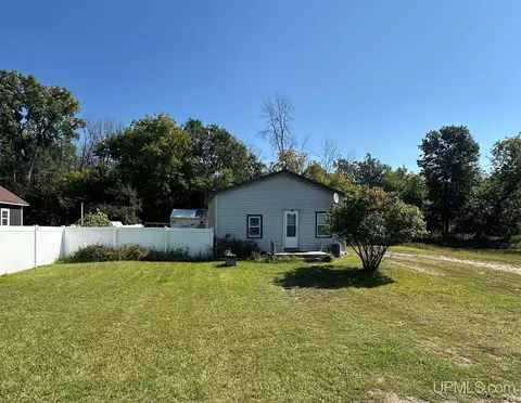 6652 P, Gladstone, MI 49837 photo 2