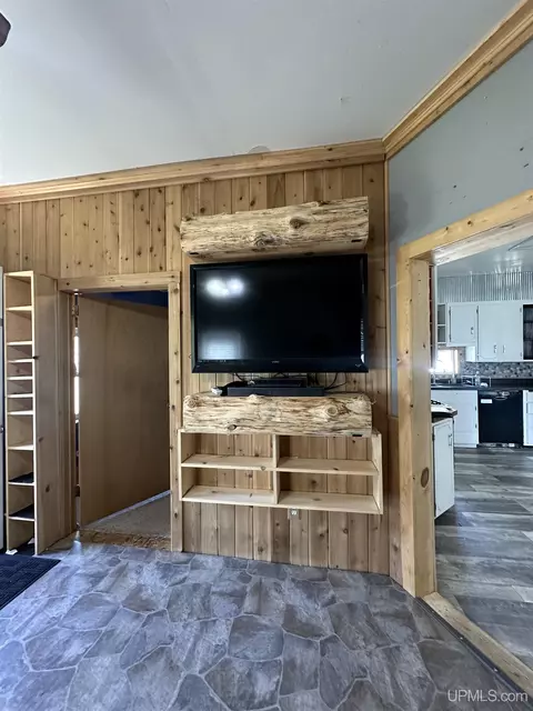 6652 P, Gladstone, MI 49837 photo 3