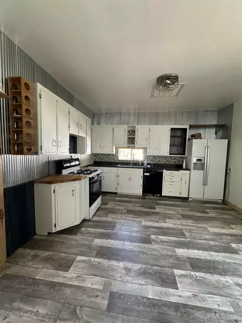 6652 P, Gladstone, MI 49837 photo 5