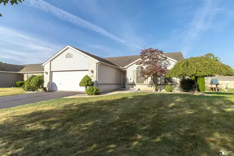 9145 Village Mdws, Temperance, MI 48182