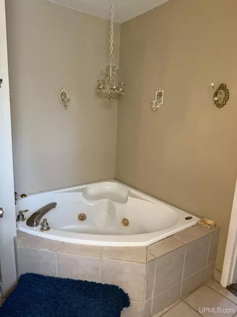 Bath - 2285 Rm, Rock, MI 49880 photo 2 of 3