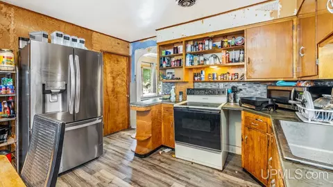 Kitchen - 612 Maurice, Ishpeming, MI 49849 photo 3 of 4