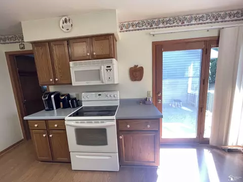 Kitchen - 495 Mcbride, Dundee, MI 48131 photo 2 of 2