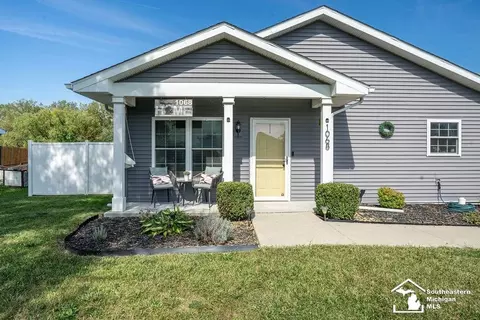 1068 Summer Grv, Monroe, MI 48162