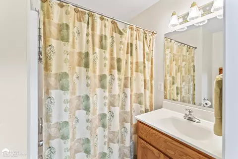 Bath - 1019 Bluebell, Davison, MI 48423 photo 2 of 2