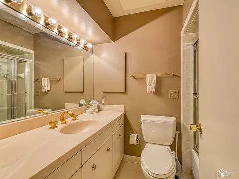 Bath - 1605 Arbor, Monroe, MI 48162 photo 3 of 4