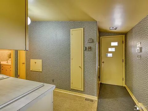 Entry Way - 1605 Arbor, Monroe, MI 48162 photo 4 of 4