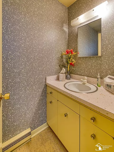 Bath - 1605 Arbor, Monroe, MI 48162 photo 4 of 4