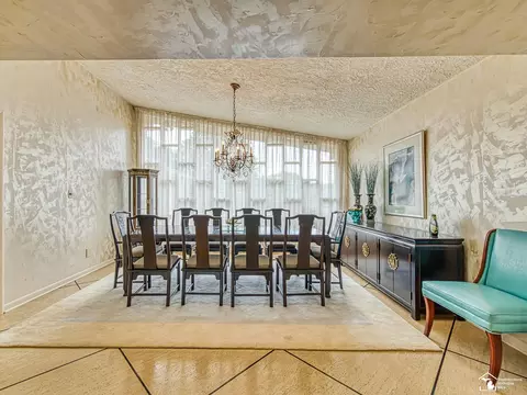 Dining - 1605 Arbor, Monroe, MI 48162 photo 2 of 3