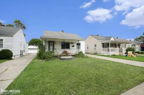 18969 Woodside, Harper Woods, MI 48225