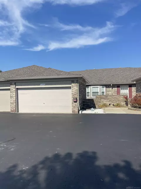 11355 Oak Grove Ct, Washington, MI 48094