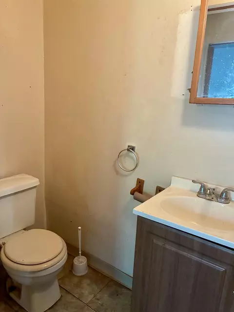 Bath - 415 Dimmick, Owosso, MI 48867 photo 4 of 4