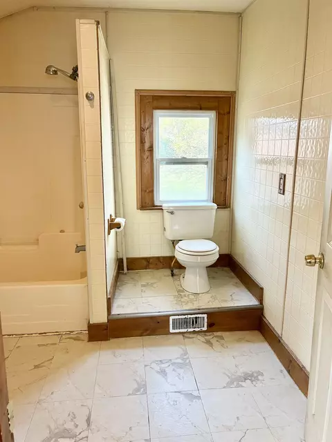 Bath - 415 Dimmick, Owosso, MI 48867 photo 3 of 4